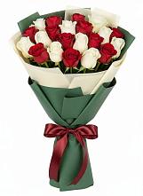 Букет Микс из красных и белых роз в Нечаевке