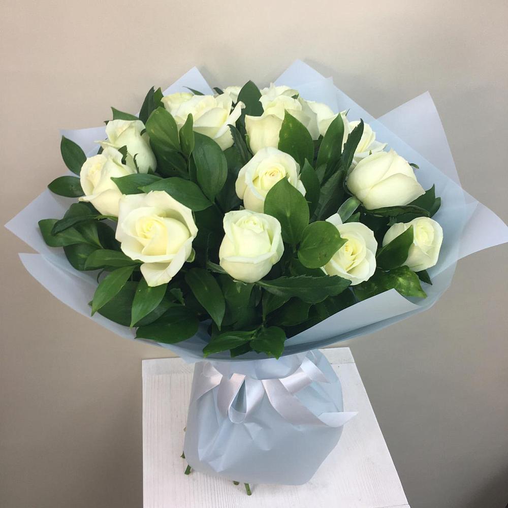 Букет 15 Белых роз Проуд в Нечаевке