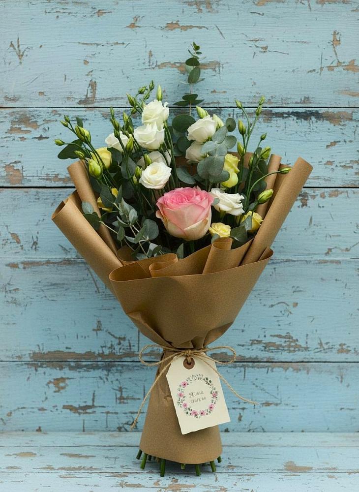 Букет цветов из: Розы и Лизиантусы в Нечаевке