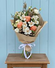 Букет цветов из:  Альстромерии, Лизиантусы, Розы и Хризантемы в Нечаевке