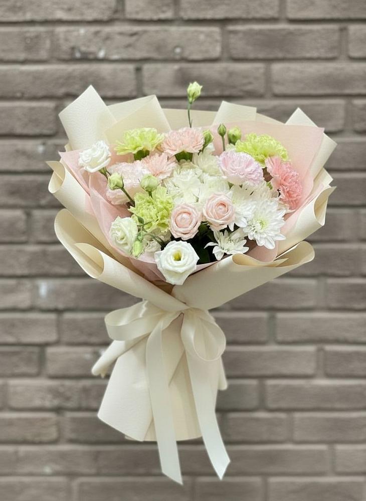 Букет цветов из: Гвоздики, Розы, Лизиантусы и Хризантемы в Нечаевке