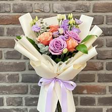 Букет цветов из:  Лизиантусы и Розы в Нечаевке