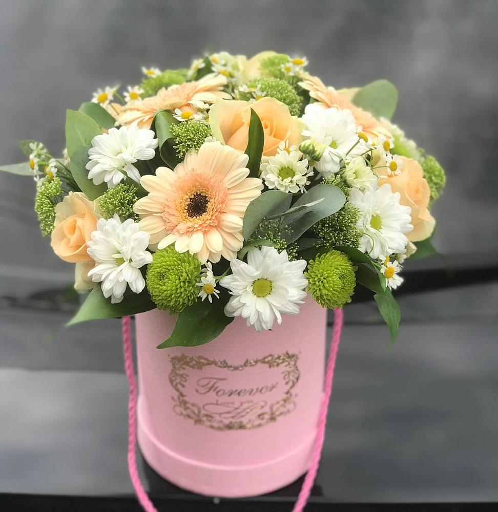 Цветочная композиция из Розы, Герберы и Хризантемы в шляпной коробке в Нечаевке